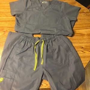 Gray Scrub Top/Pant Set • WonderWink